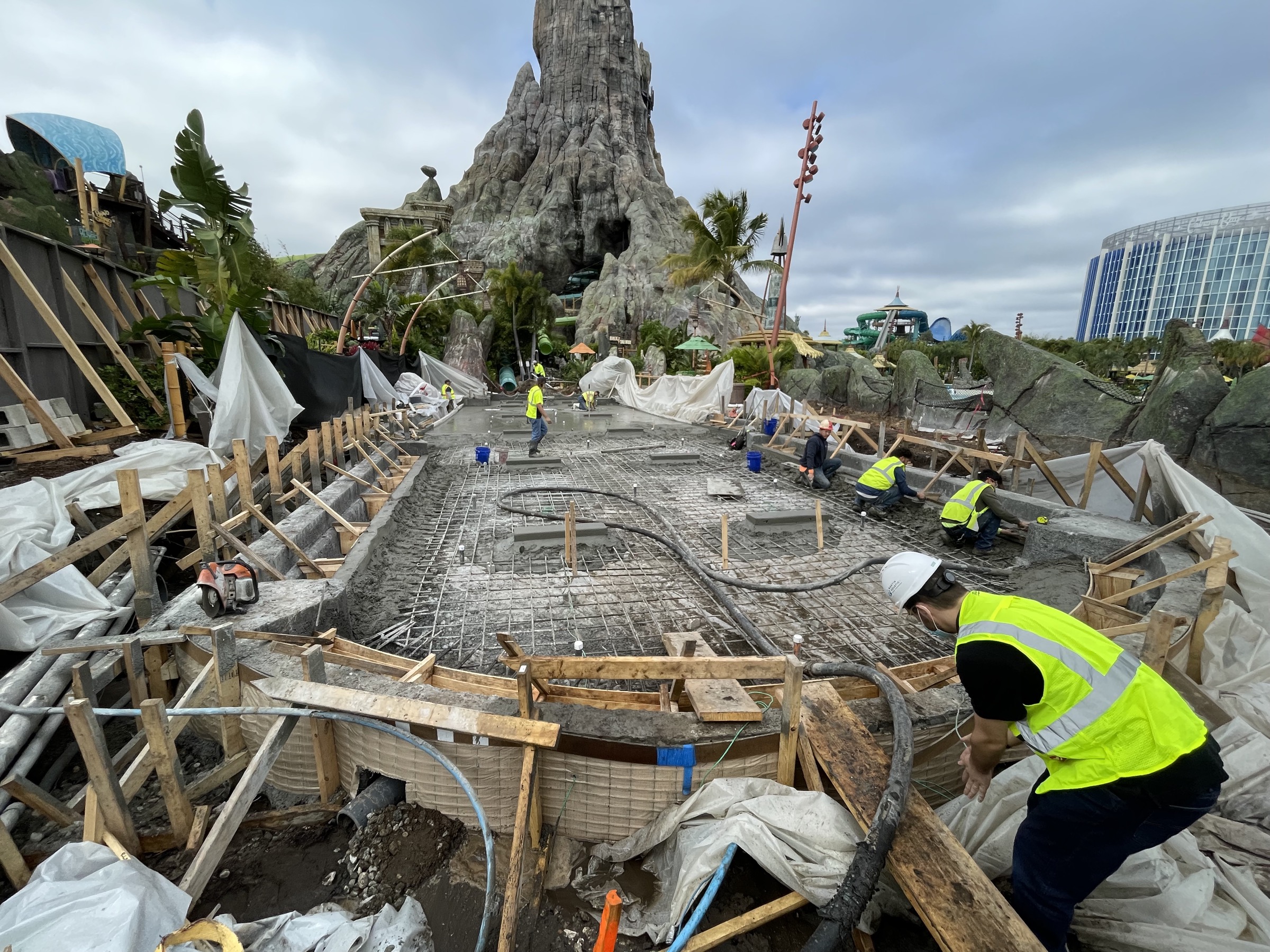 Renovation of a pool basin with rebar at Volcano Bay
