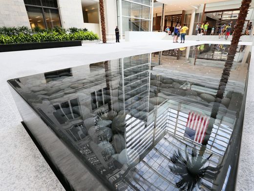 Northwestern Mutual Tower Water Feature