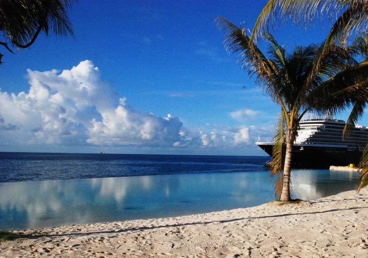 Renaissance Curacao Resort Saltwater pool