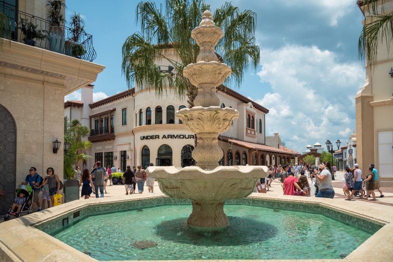 Waterfront Shopping and Dining Complex Water Feature