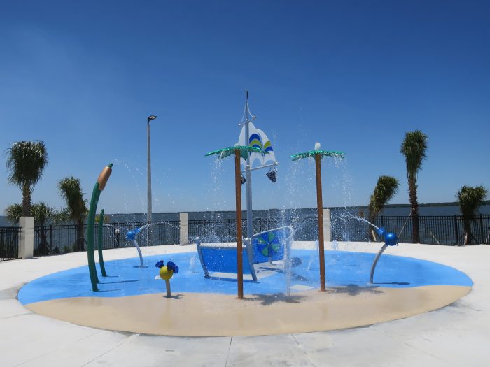 Eustis Splash Pad dump buckets and spraying water cannons