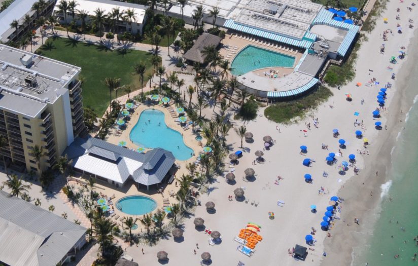 Naples Beach Hotel & Golf Club Poolscape