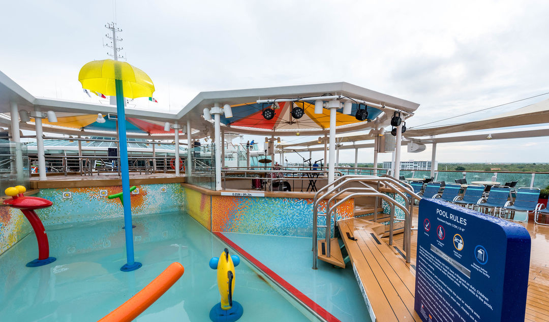 Empress of the Seas Interactive Water Feature