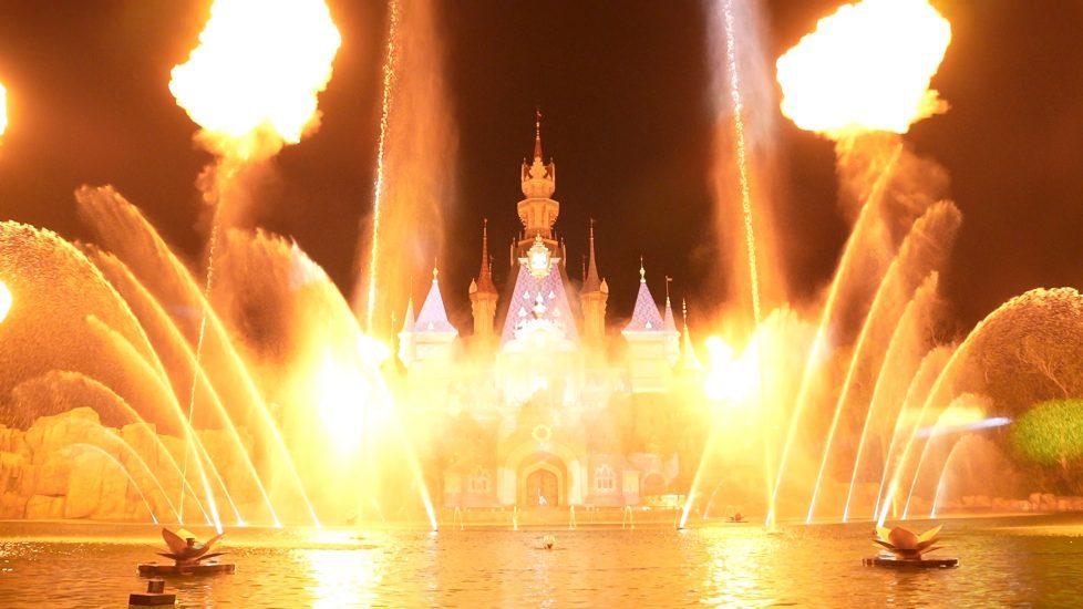 Lagoon during Vinpearl VinWonders Fountain Show Once